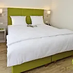 מלון Am Kurpark 4*
